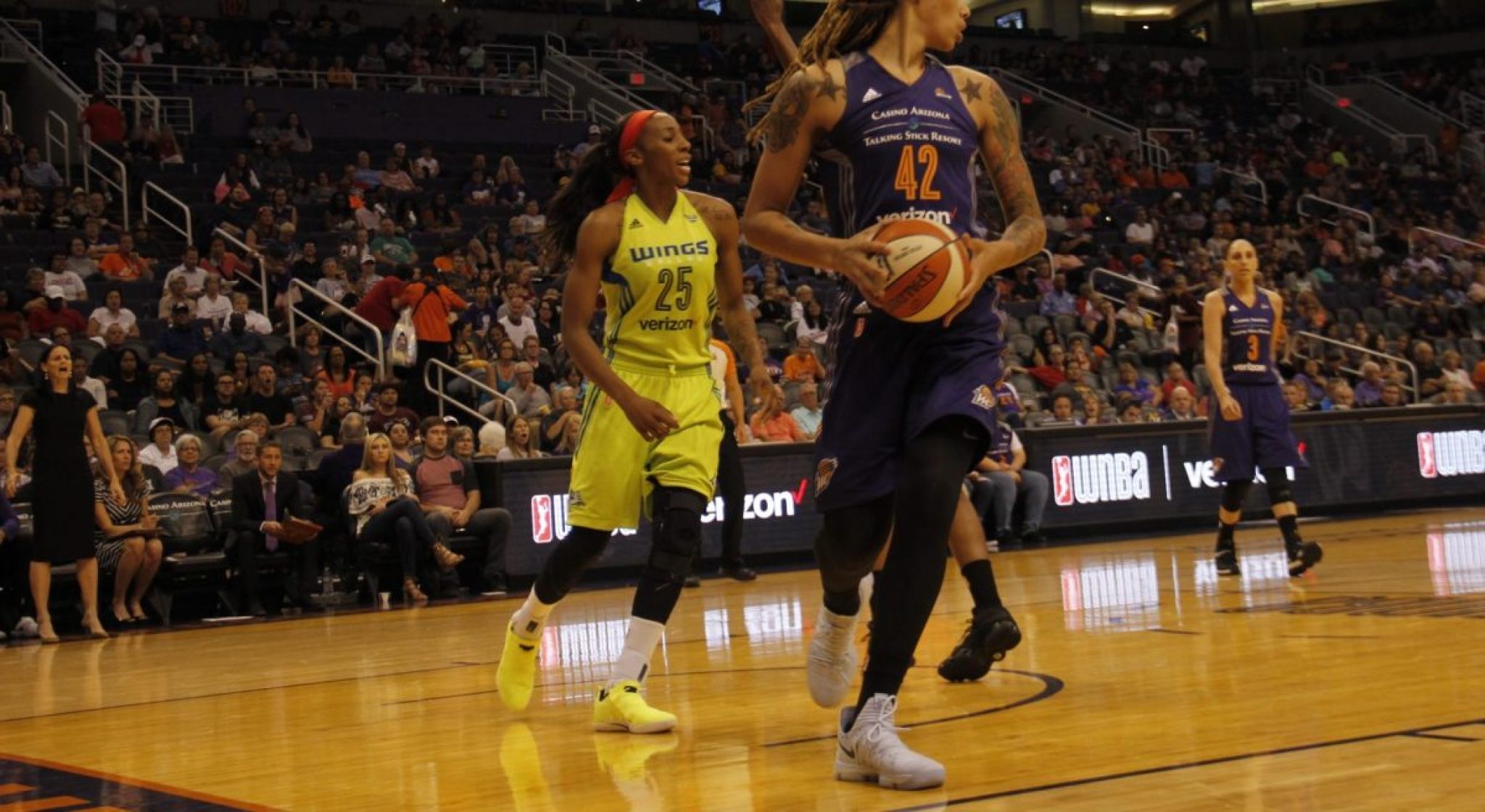 Brittney Griner Shoe Size: Interesting Facts About Brittney Griner ...